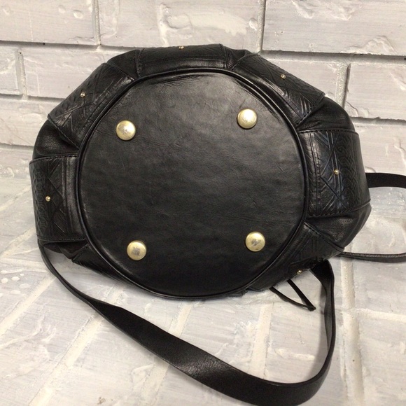 BLACK CROSSBODY LEATHER BUCKET BAG WITH FRINGES - Picture 14 of 15